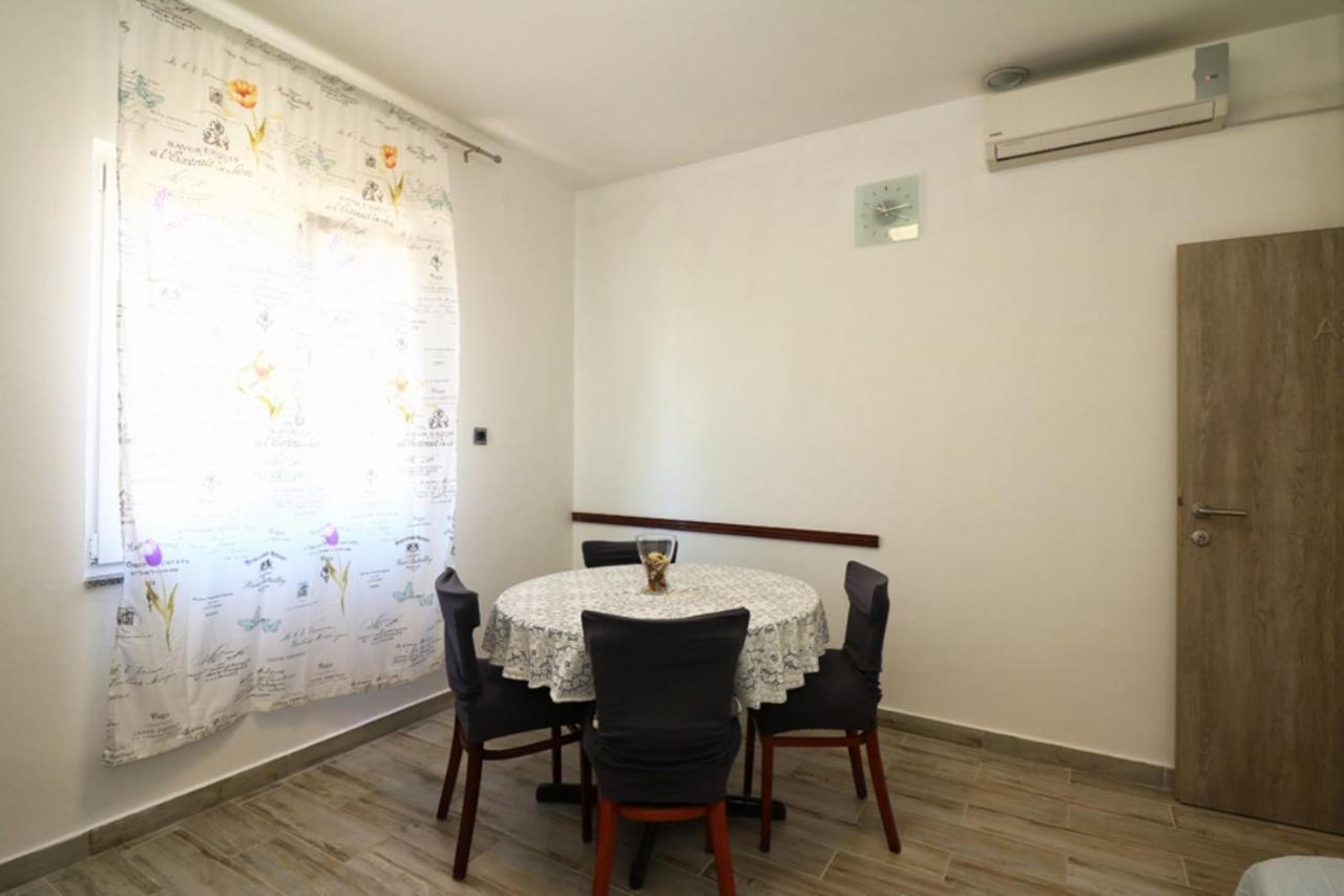 Apartmani Mikin Betina  Eksteriør bilde