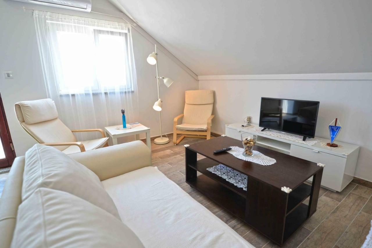 Apartmani Mikin Betina  Eksteriør bilde